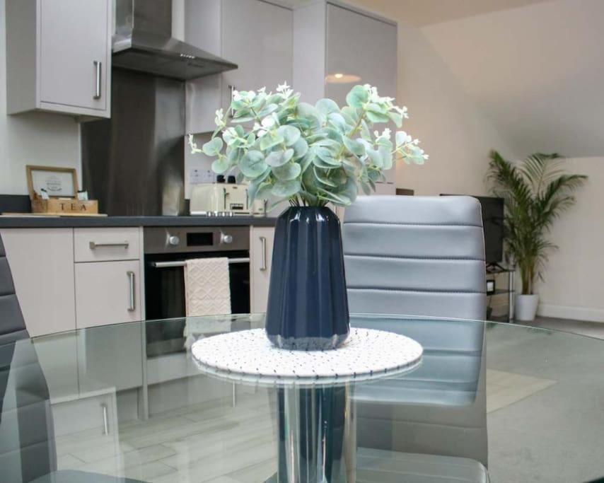 Luxe Living Guest House-Sleeps 6-Private Parking-Free Wifi-Beach-City Swansea Luaran gambar