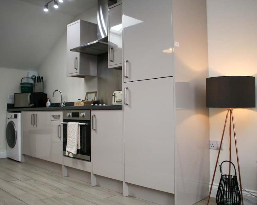Luxe Living Guest House-Sleeps 6-Private Parking-Free Wifi-Beach-City Swansea Luaran gambar