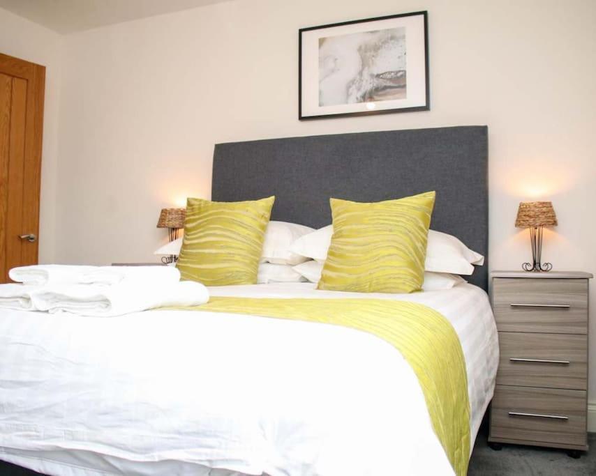 Luxe Living Guest House-Sleeps 6-Private Parking-Free Wifi-Beach-City Swansea Luaran gambar