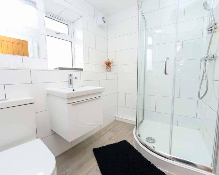 Luxe Living Guest House-Sleeps 6-Private Parking-Free Wifi-Beach-City Swansea Luaran gambar