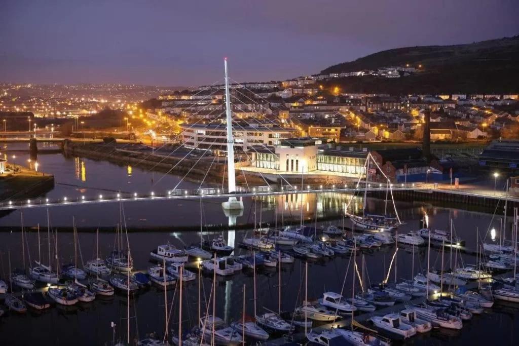 Luxe Living Guest House-Sleeps 6-Private Parking-Free Wifi-Beach-City Swansea Luaran gambar