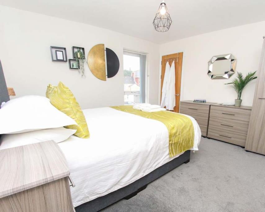 Luxe Living Guest House-Sleeps 6-Private Parking-Free Wifi-Beach-City Swansea Luaran gambar
