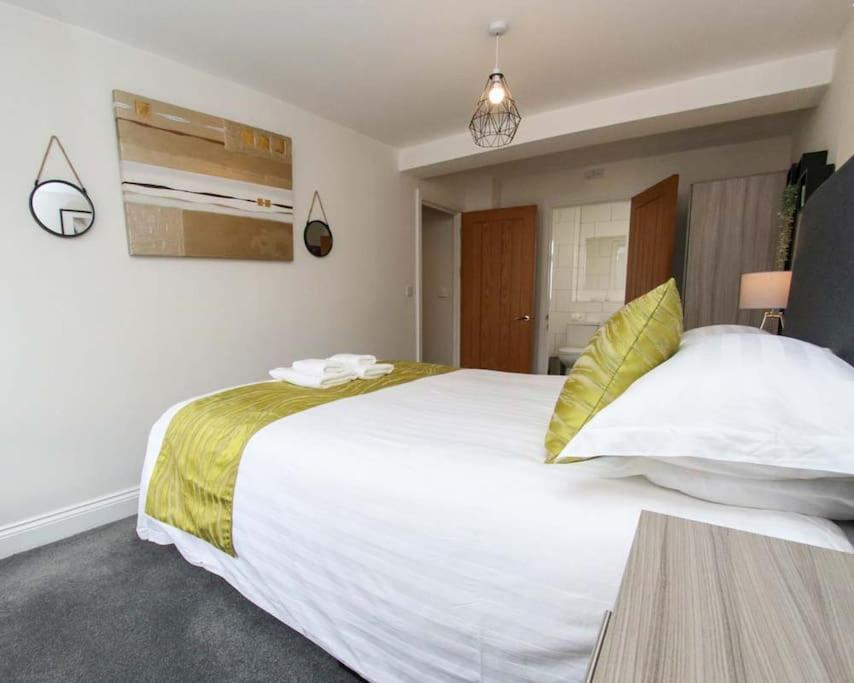 Luxe Living Guest House-Sleeps 6-Private Parking-Free Wifi-Beach-City Swansea Luaran gambar